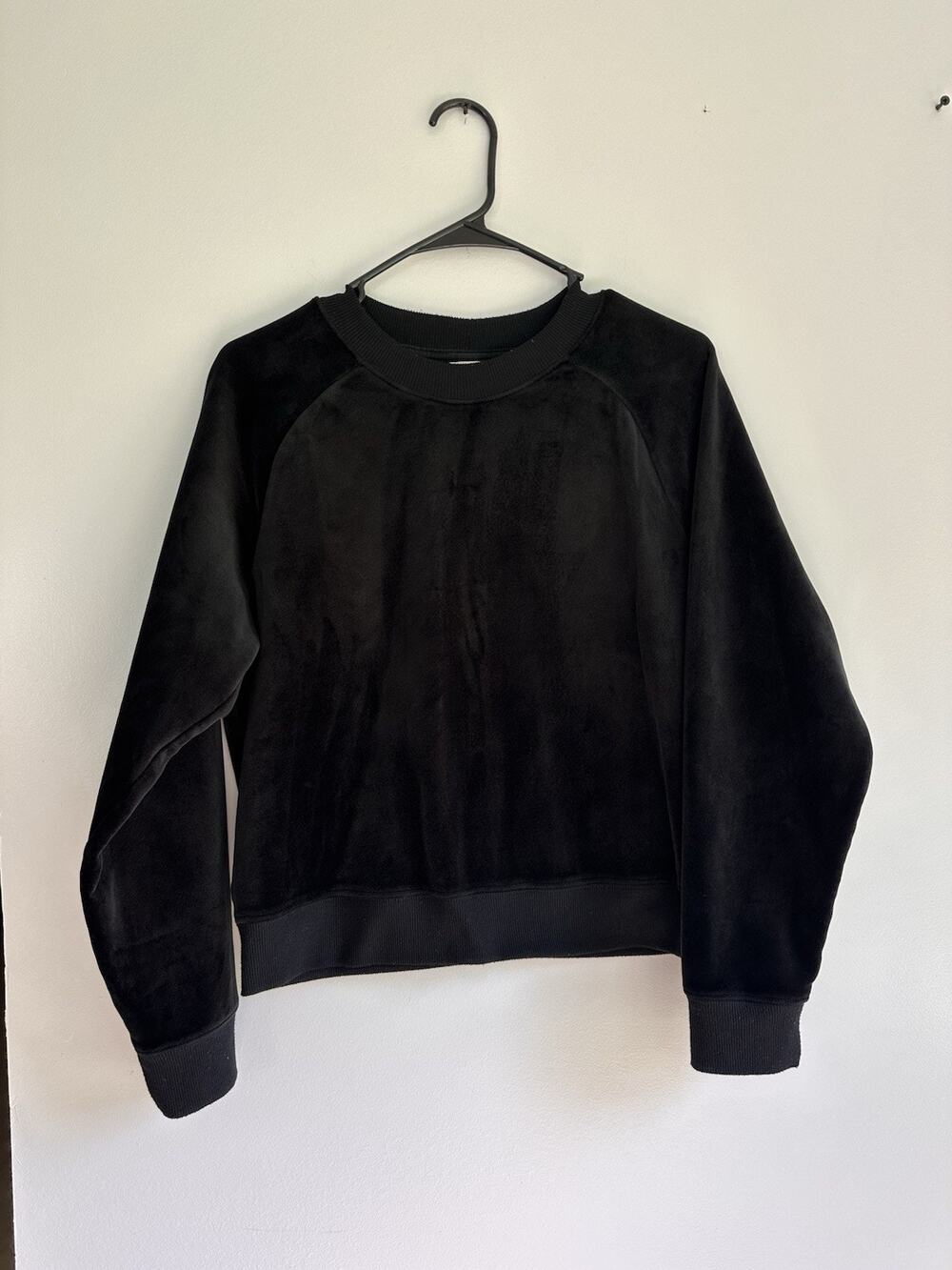 A New Day Woman’s Size Medium Black Velvet Pull Over Sweatshirt Crew Neck